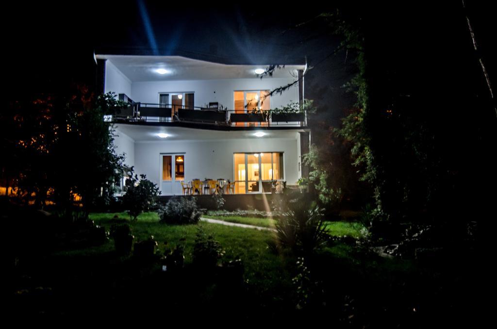 Neli & Zaal Guest House Telavi Exterior photo